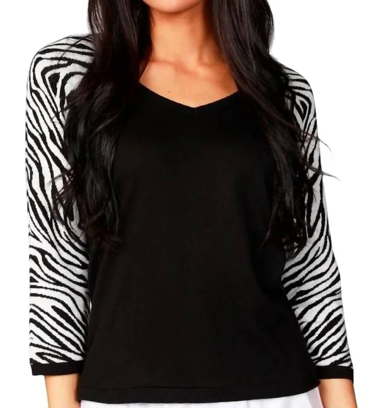 Bargain Bin 3/4 Zebra Sleeve V-Neck Top In Black