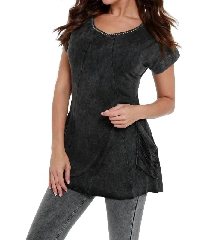 Deal of the Day Beaded Short Sleeve Tunic In Charcoal