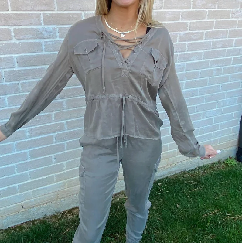 Special Promotion Cargo Pocket Top in Sandy Stone