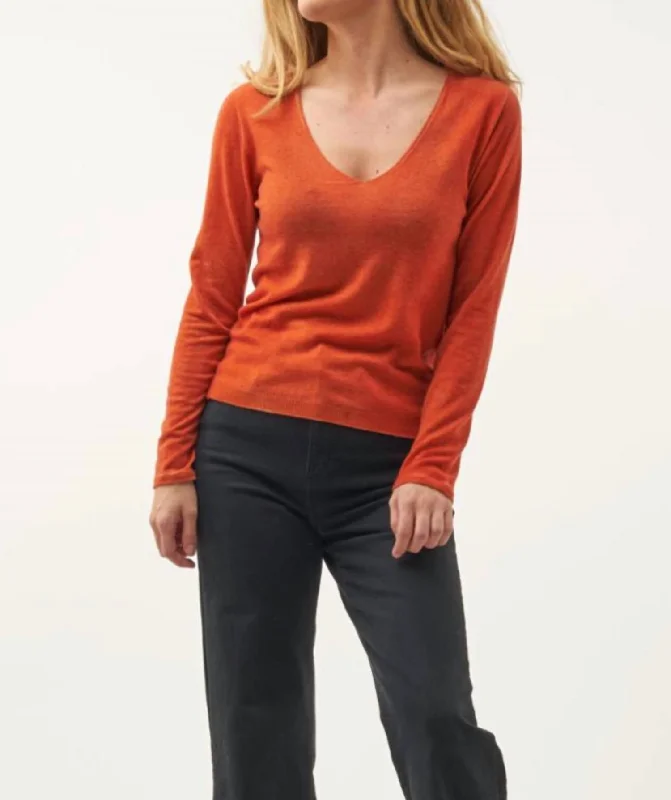Act Now Cashmere Hd Long Sleeve V Neck Top In Pumpkin
