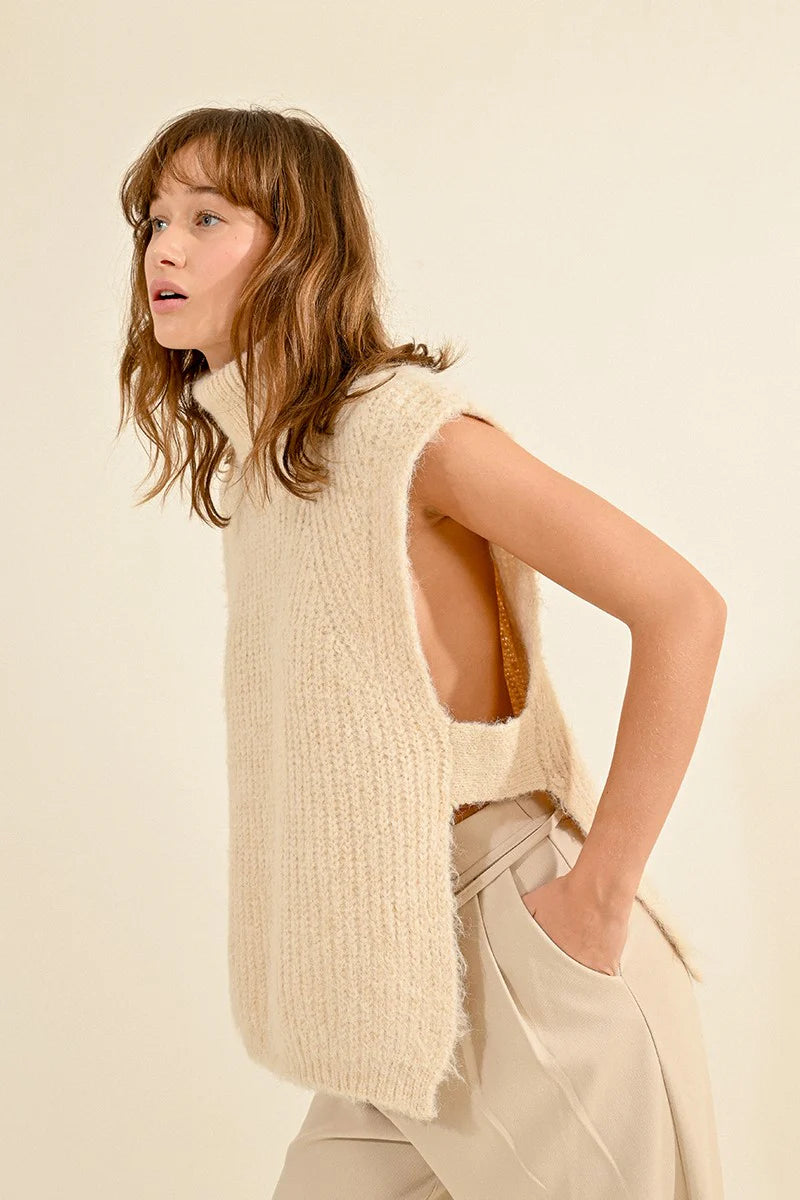 Inventory Reduction Sleeveless Sweater (Cream)